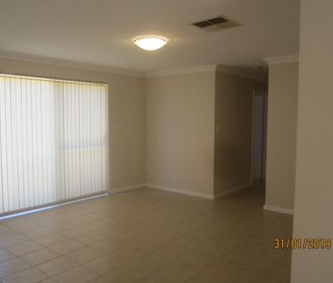 Low Maintenance & Secure - Photo 1