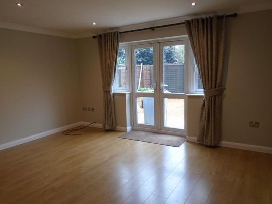 3 bedroom end of terrace house to rent - Photo 1