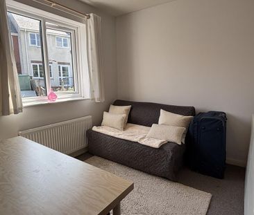 2 bedroom end of terrace house to rent - Photo 4