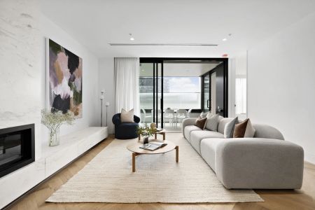 Luxury Living at La Storia. - Photo 2