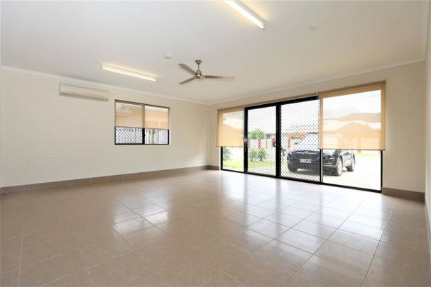 Fully Air Conditioned Home - Garage Converted into Rumpus Room - Photo 1