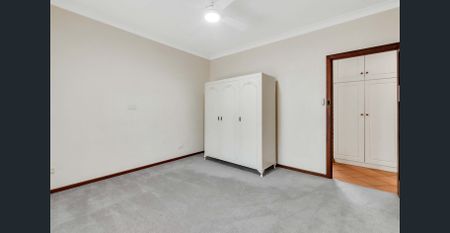 Character Family Home! - Photo 5