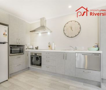 Modern 2-Bedroom, 2-Bathroom Gem in Forest Lake - Photo 5