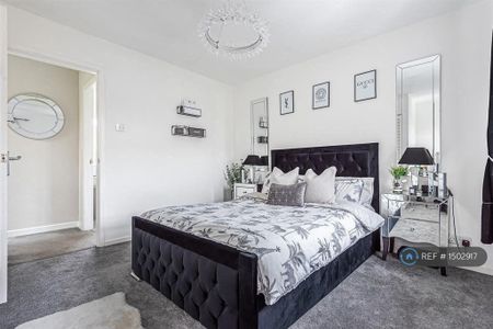 2 bedroom end of terrace house to rent - Photo 5