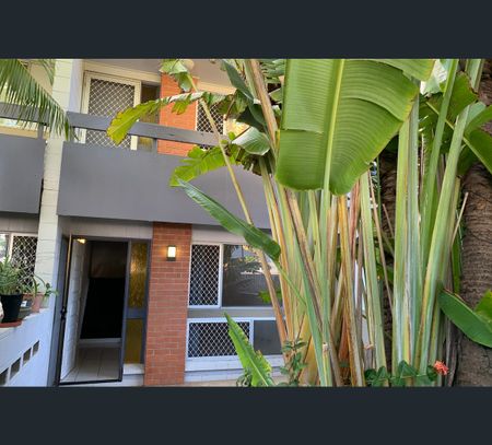 4/70 Cook Street, North Ward, Qld 4810 - Photo 4