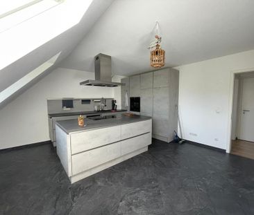 Exklusive 3-ZKB Dachgeschoss-Altbauwohnung in Wiesbaden - Photo 3