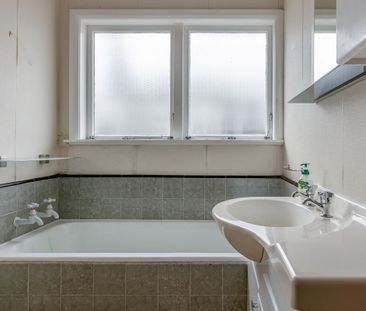 Hokowhitu Charm: 3-Bed Home with an Extra Large Backyard! - Photo 5