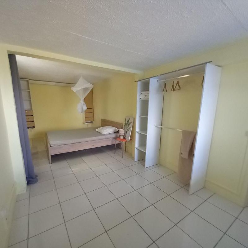 Location Maison 2 pièces 61m² LE GOSIER 97190 - Photo 1
