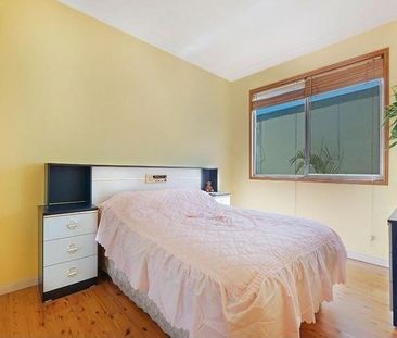 Large 4 Bedroom House for lease now - Photo 6