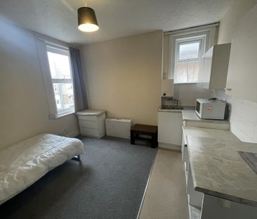 Studio to rent - Photo 1