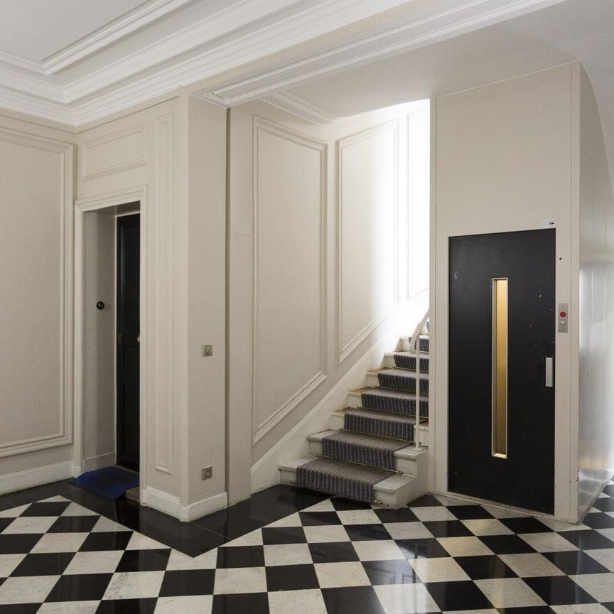 location Appartement T6 DE 179.4m² À PARIS - Photo 1
