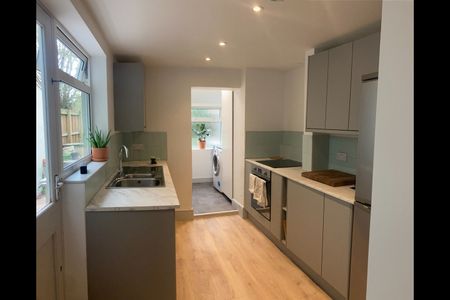 2 Bed Terraced House, Gloucester Street, BS5 - Photo 3