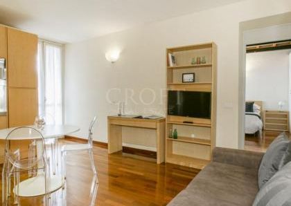 Spanish Steps .Charming two-room apartment with balcony and views over the rooftops of Rome . In residence with dayluy cleaning , A/C wifi , consierge. Rif #1948