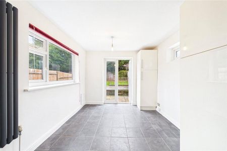 3 bedroom terraced house to rent - Photo 3