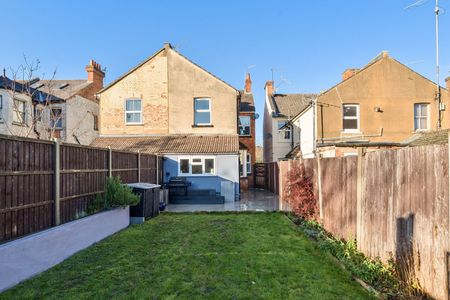 3 bedroom semi-detached house to rent - Photo 3