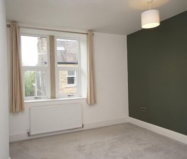 3 bedroom terraced house to rent - Photo 3