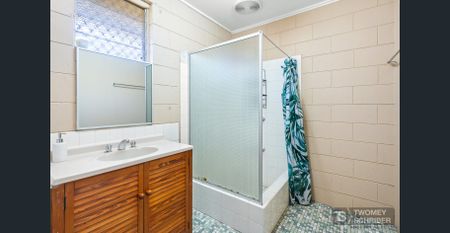 Two bedroom duplex – Garden Maintenance included - Photo 5