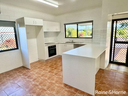 Newly Renovated 2 Bedroom Unfurnished Home - Photo 5