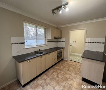 Spacious Two Bedroom Modern Unit - Photo 2