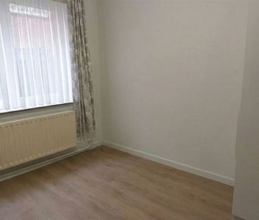 TE HUUR: Gelijkvloers appartement met 2 slaapkamers en autostaanpla... - Photo 2