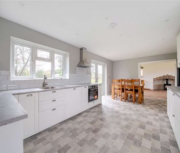 A charming family home in the picturesque setting of Westerham. - Photo 4