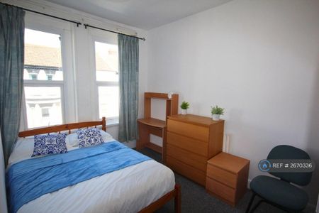 5 bedroom detached house to rent - Photo 4