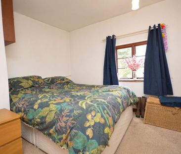 2 bedroom end of terrace house to rent - Photo 5