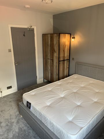 BEDROOM 3 – LARGE DOUBLE ENSUITE - Photo 5