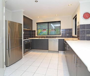 WELL APPOINTED THREE BEDROOM HOME IN PRIME LOCATION! - Photo 2