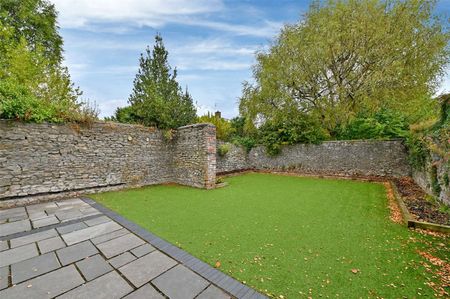 An Exceptional Four-Bedroom Detached Residence in the Prestigious BS9 Postcode - Photo 5