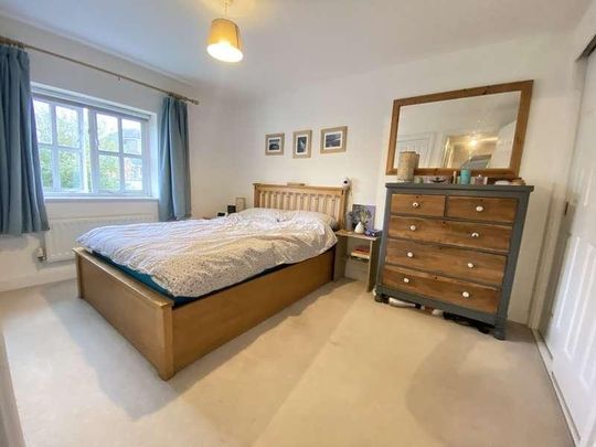 Morris Drive, Billingshurst, RH14 - Photo 1