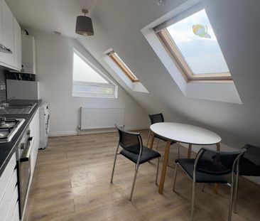 3 bedroom flat to rent - Photo 6