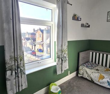 2 bedroom end of terrace house to rent - Photo 4