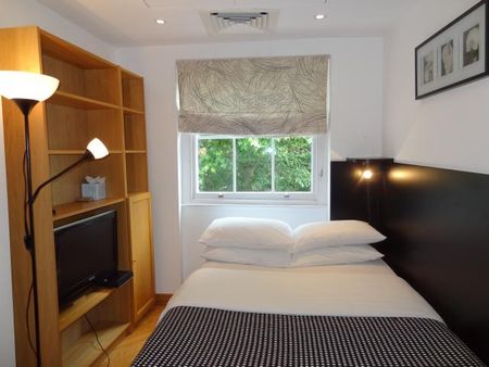 A charming newly refurbished studio apartment in the vibrant area of Bloomsbury, London WC1H - Photo 3