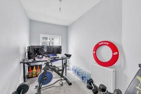 4 bedroom semi-detached bungalow to rent - Photo 4