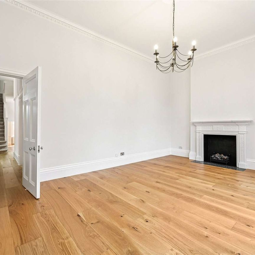 A beautifully presented first floor three bedroom property. - Photo 1