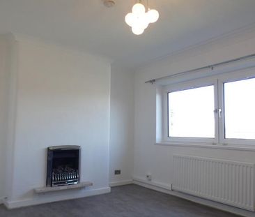 3 bedroom flat to rent - Photo 4