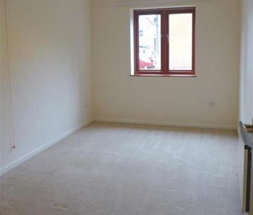 1 bedroom retirement property to rent - Photo 5