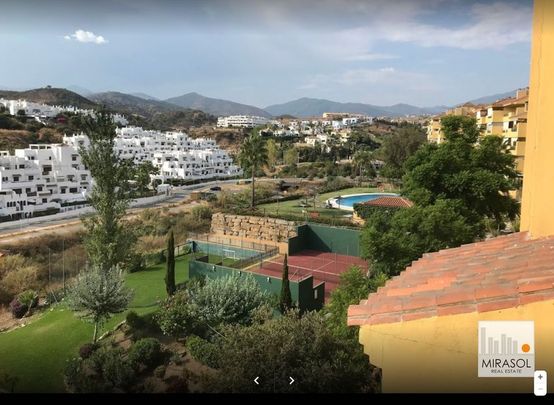 Alquiler de piso en Calle Alcaucín - Photo 1