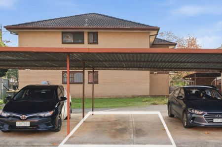 Stylish Ground Floor Living in a Prime Box Hill Location - Photo 4