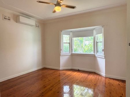 Old School Charm! - Photo 4