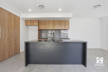 Stylish Townhouse in Sought-After Estate with Bushland Views - Photo 5