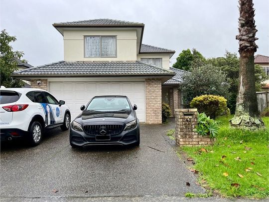 Beautiful 4 Bedroom House in East Tamaki Heights - Photo 1