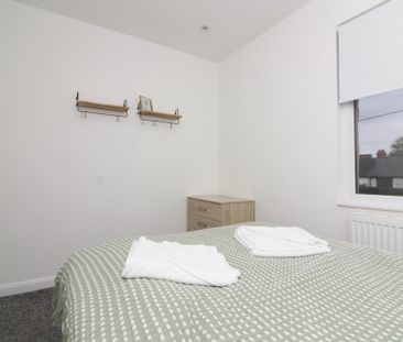 3 Bedroom Mid Terraced House - Photo 5