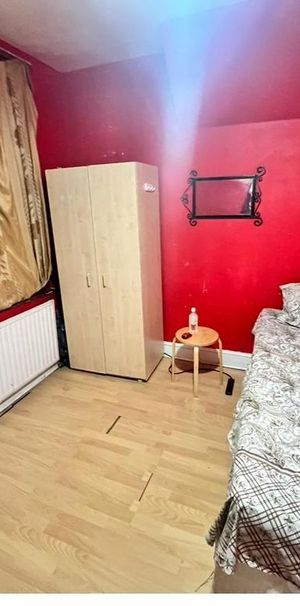 1 bedroom in a flat share to rent - Photo 1