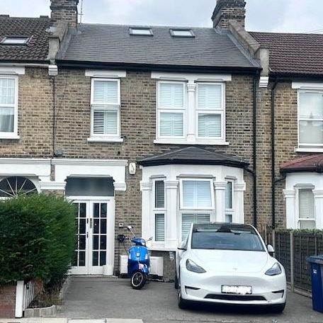 3 bedroom flat to rent - Photo 1