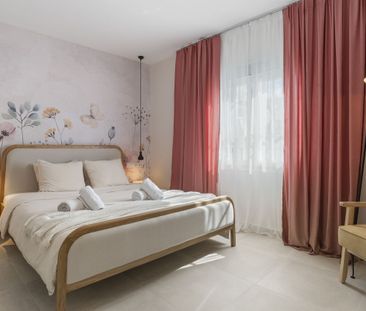 Apartment in Marbella, Costa del Sol - Photo 4