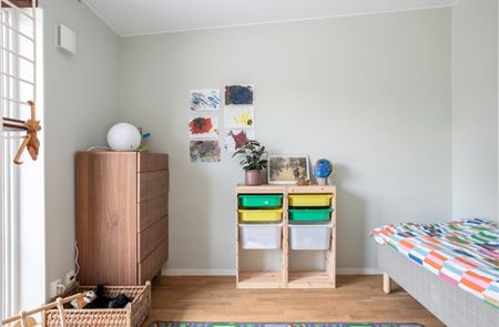 Arkitektritat radhus nära Barkarby Kyrka - Foto 4