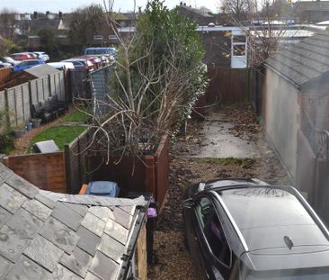 2 bedroom end of terrace house to rent - Photo 5