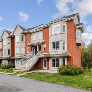 Condo 4 ½ à louer, avec 2 stationnements intérieurs chauffés, près des commerces et du grand parc urbain de Brossard - Photo 2